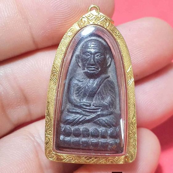 เหรียญหลวงปู่ทวดวัดช้างให้ปี 2505 เลี่ยมทองคำ