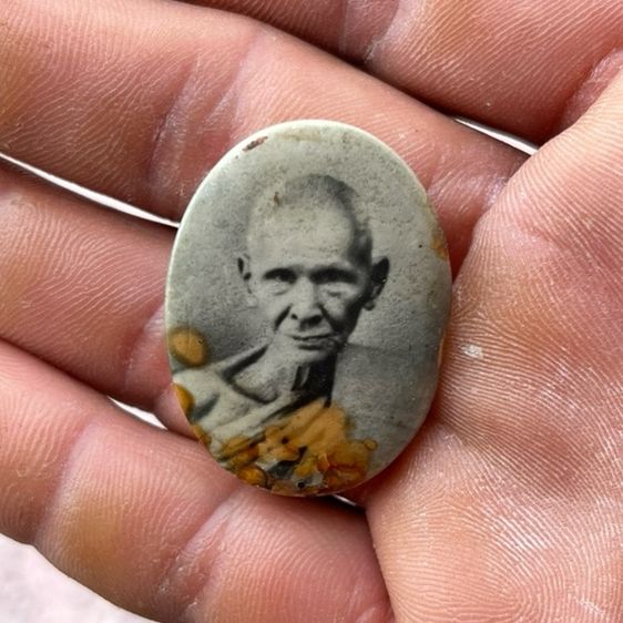 รูปล็อกเก็ตหลวงพ่อเดิม