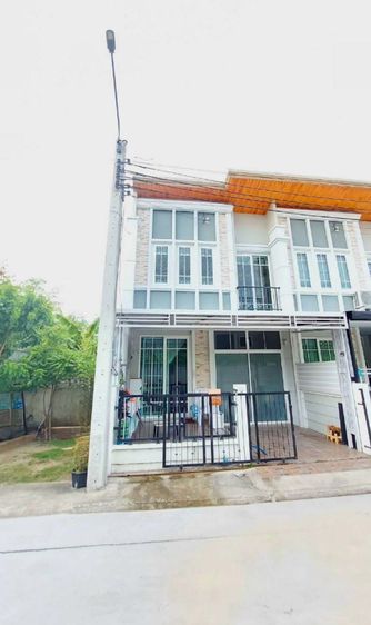ทาวน์เฮ้าส์ Golden Town วงศ์สว่าง-รัชดา แปลงมุม สวยเหมือนบ้านเดี่ยว