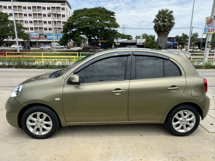 รถ Nissan March 1.2 VL สี เขียว
