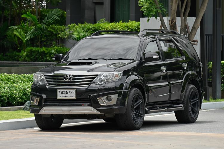 รถ Toyota Fortuner 3.0 V 4WD สี ดำ
