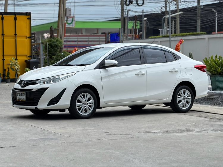 Toyota Yaris ATIV 2017 1.2 E Sedan เบนซิน ไม่ติดแก๊ส เกียร์อัตโนมัติ ขาว