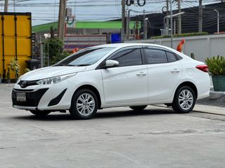 Toyota yaris ativ 1.2E 2017