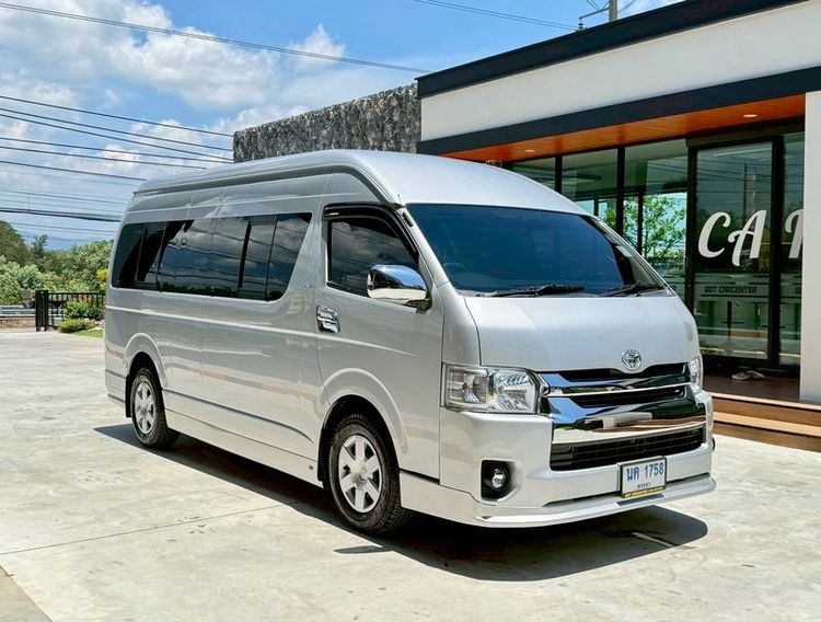 Toyota Commuter 2010 2.5 Van ดีเซล ไม่ติดแก๊ส เกียร์ธรรมดา บรอนซ์เงิน