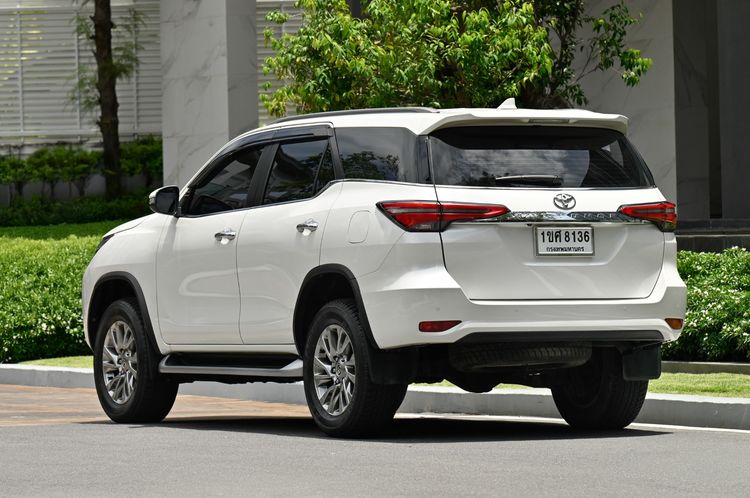 Toyota Fortuner 2021 2.4 V Utility-car ดีเซล ไม่ติดแก๊ส เกียร์อัตโนมัติ ขาว รูปที่ 3