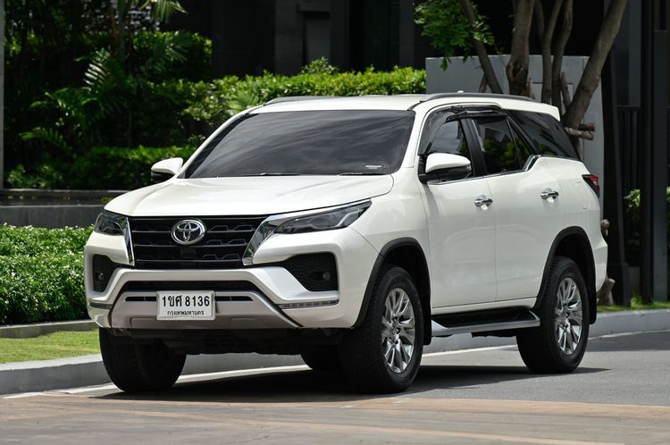40,000 km Toyota Fortuner 2.4 V Minorchange รถบ้านมือเดียวใช้งานน้อย สภาพดีเยี่ยม