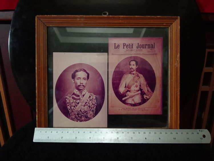 พระบรมฉายาลักษณ์เสด็จพ่อ ร.5เก่าโบราณในกรอบไม้ปิดกระจกประกบสภาพสุดเยี่ยม รูปที่ 3