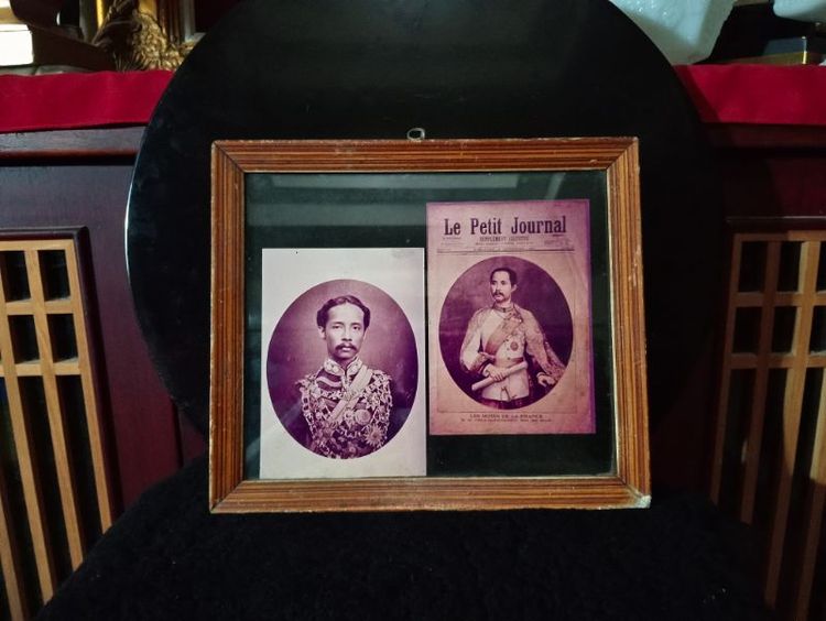 พระบรมฉายาลักษณ์เสด็จพ่อ ร.5เก่าโบราณในกรอบไม้ปิดกระจกประกบสภาพสุดเยี่ยม รูปที่ 5