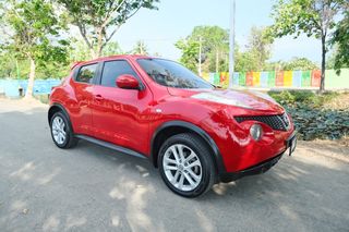Nissan Juke 1.6V ตัวท๊อป สีแดง เบาะหนังสีดำด้ายแดง เกียร์ออโต้ ปี 2014