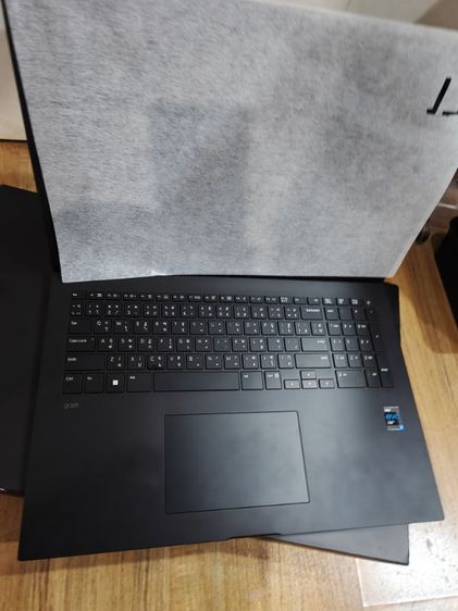 ขาย notebook LG จอ17นิ้วน้ำหนัก1.3kgที่เบาที่สุดในโลกราคามือ1  I7 gen11 ram16 ssd512gb  73900บาท ขายให้ราคาถูกมากสภาพเกือบ100%