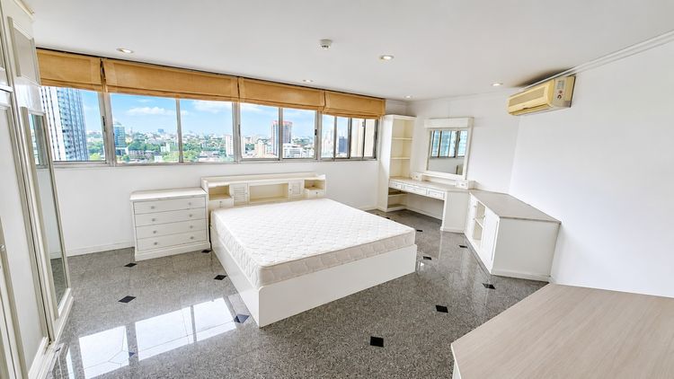 มีบางส่วน ให้เช่าคอนโด Tai Ping Towers สุขุมวิท 63 ใกล้ BTS เอกมัย 4 ห้องนอน 252 ตร.ม. รูปที่ 3