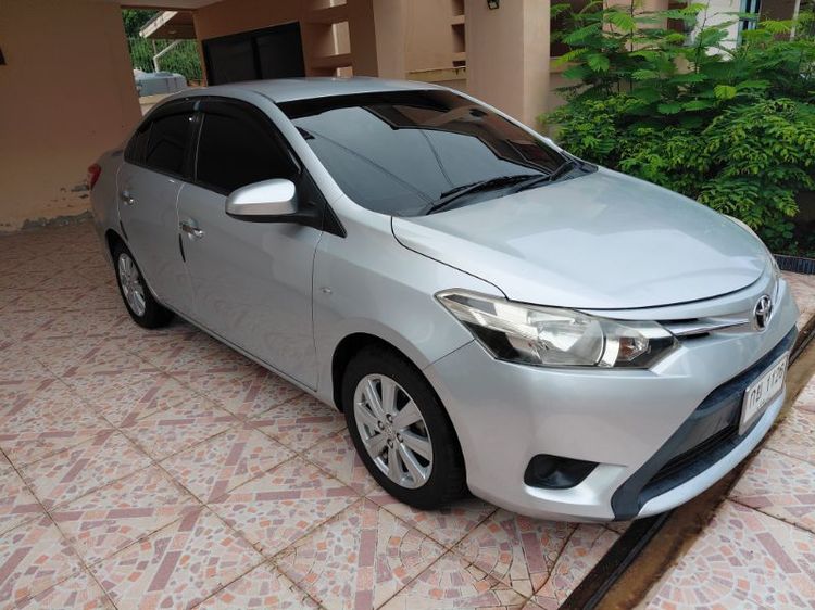 รถ Toyota Vios 1.5 E สี เงิน