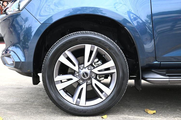 Isuzu MU-X 2023 3.0 Ultimate AT 4WD Utility-car ดีเซล ไม่ติดแก๊ส เกียร์อัตโนมัติ น้ำเงิน รูปที่ 4