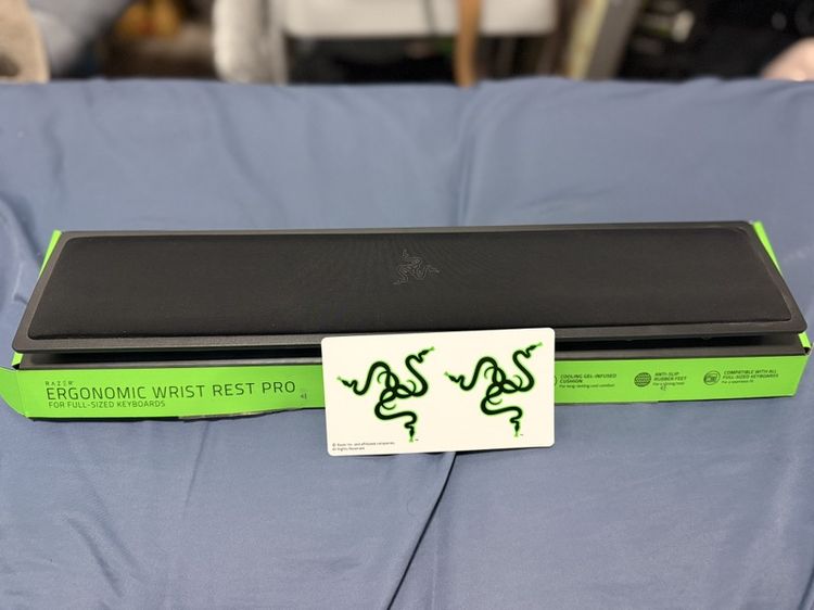 เม้าส์ และคีย์บอร์ด ￼Razer Ergonomic Wrist Rest Pro for Full-sized Keyboard - แผ่นรองข้อมือคีย์บอร์ด Full-sized พร้อมโฟมเจลเย็น