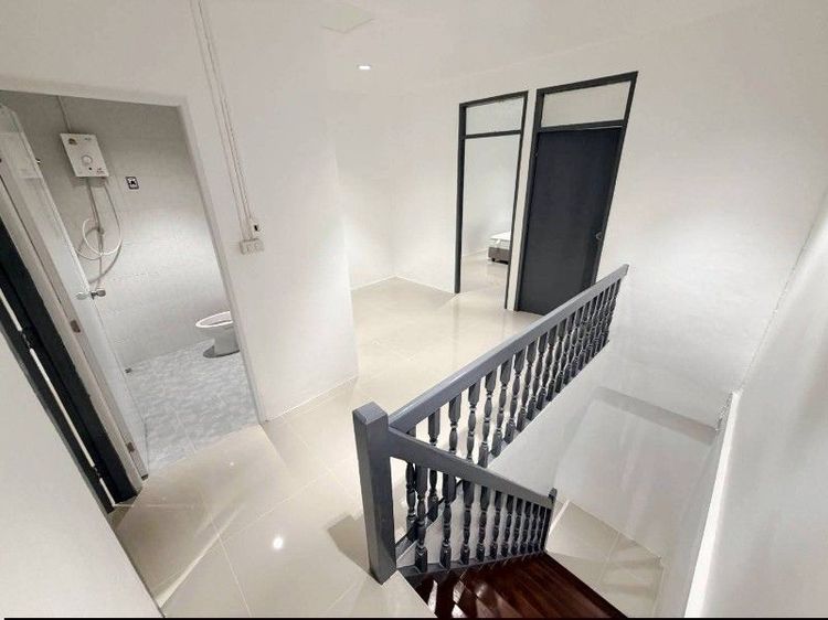 ตกแต่งครบ Newly Renovated Townhouse / Home Office, Sukhumvit 101/1, fully furnished  — Only 30,000 THB/month รีโนเวทใหม่ เฟอร์ใหม่ทั้งหลัง!ทาวน์เฮ้าส์สุขุมวิท 101/ รูปที่ 2
