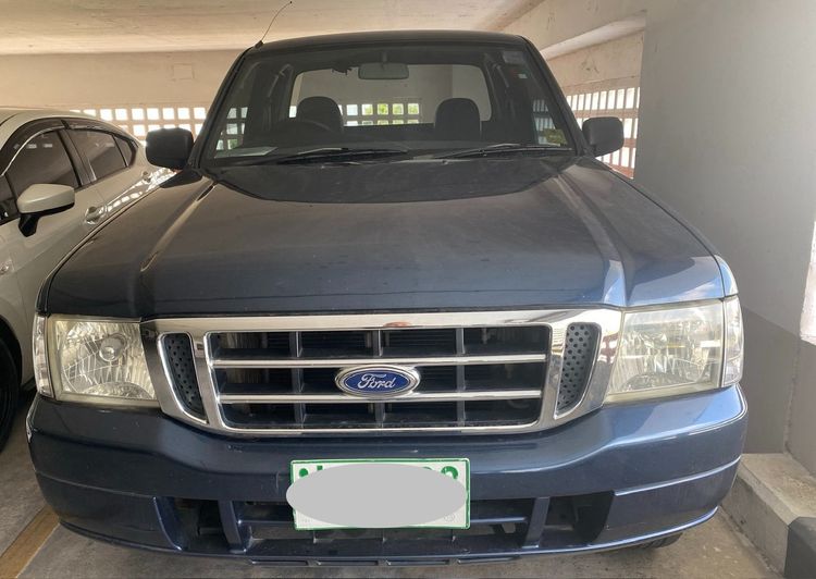 รถ Ford Ranger 2.5 XLT 4WD สี น้ำเงิน