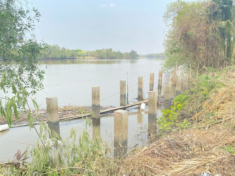 ที่ดินใกล้ชุมชนติดริมแม่น้ำ