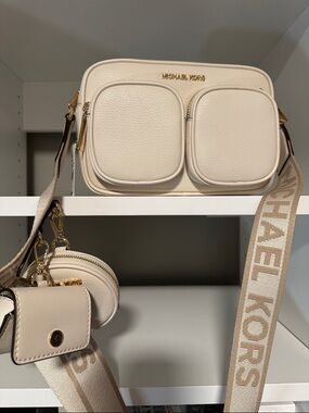 กระเป๋า MICHAEL KORS Jet Set Medium Leather Crossbody Bag สีครีม รูปที่ 3