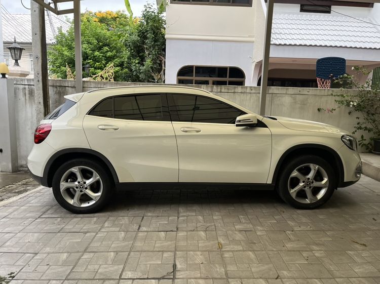 รถ Mercedes-Benz GLA-Class GLA200 สี ขาว