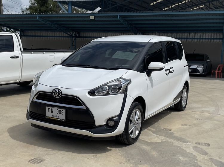 รถ Toyota Sienta 1.5 G สี ขาว