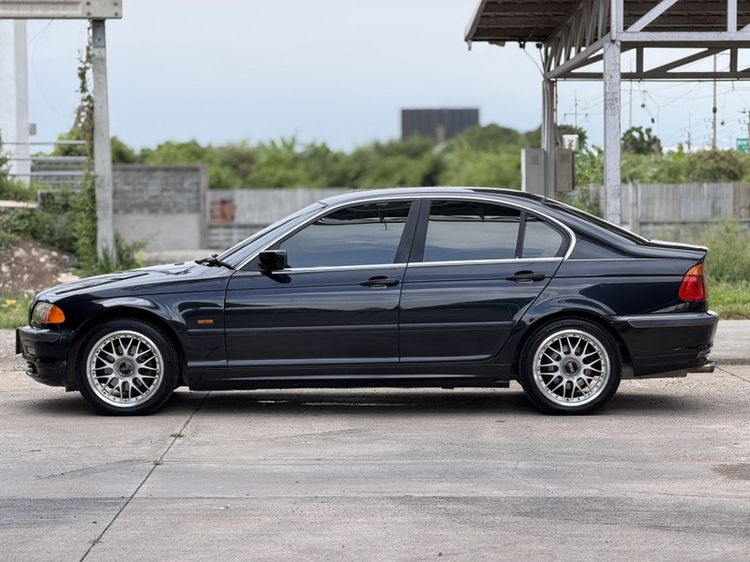 BMW Series 3 2001 323i Sedan เบนซิน เกียร์อัตโนมัติ ดำ รูปที่ 3
