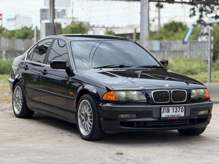 BMW Series 3 2001 323i Sedan เบนซิน เกียร์อัตโนมัติ ดำ รูปที่ 2