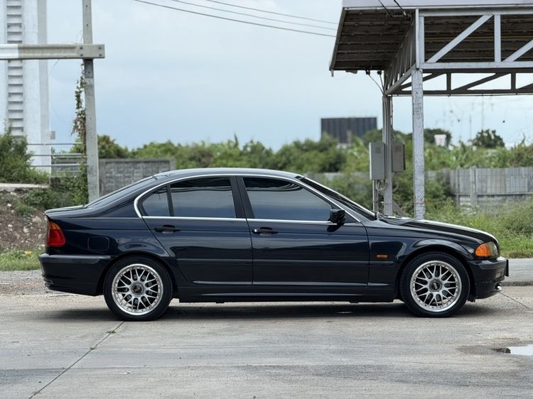 BMW Series 3 2001 323i Sedan เบนซิน เกียร์อัตโนมัติ ดำ รูปที่ 4