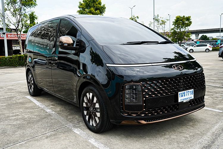 Hyundai Staria 2025 2.2 Premium with sunroof Van ดีเซล ไม่ติดแก๊ส เกียร์อัตโนมัติ ดำ รูปที่ 3