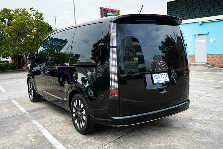 Hyundai Staria 2025 2.2 Premium with sunroof Van ดีเซล ไม่ติดแก๊ส เกียร์อัตโนมัติ ดำ รูปที่ 4