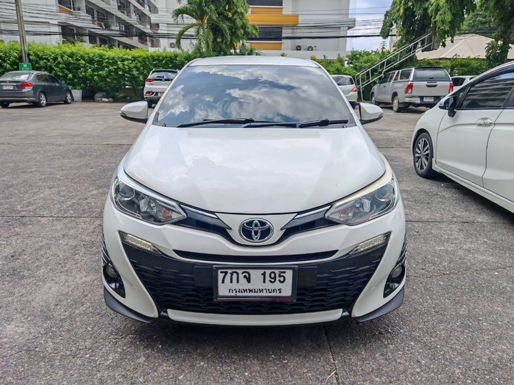 รถ Toyota Yaris 1.2 G สี ขาว