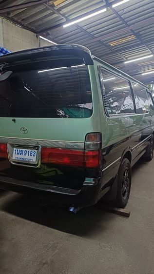 รถ Toyota Hiace 2.5 สี เขียว