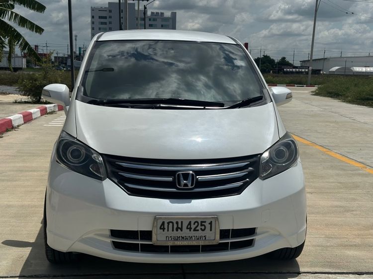 รถ Honda Freed 1.5 EL สี ขาว