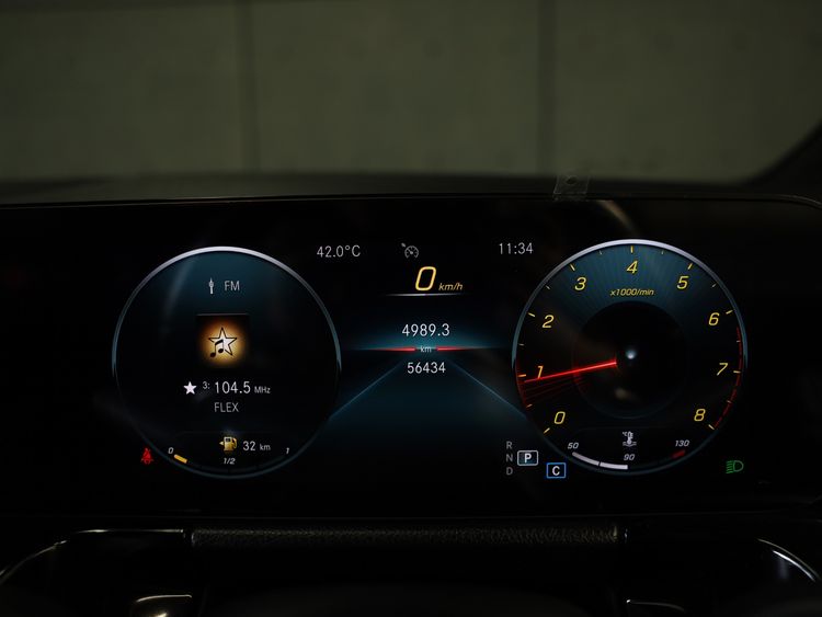 Mercedes-Benz GLA-Class 2021 GLA200 Utility-car เบนซิน ไม่ติดแก๊ส เกียร์อัตโนมัติ เทา รูปที่ 3