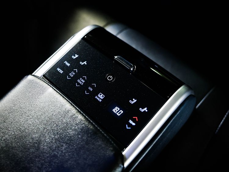 Toyota Camry 2021 2.5 Hybrid Premium Sedan ไฮบริด ไม่ติดแก๊ส เกียร์อัตโนมัติ ขาว รูปที่ 4