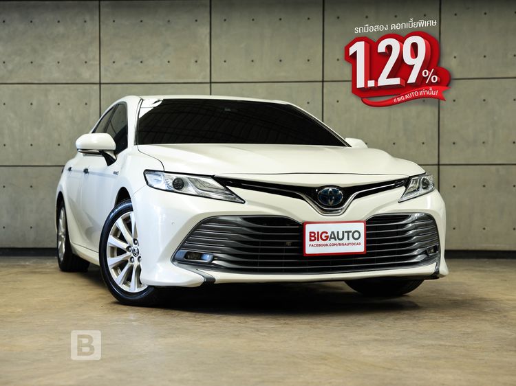 รถ Toyota Camry 2.5 Hybrid Premium สี ขาว