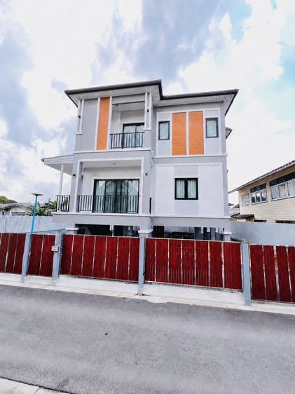 อื่นๆ มีบางส่วน 2024 🏡 บ้านเดี่ยว สั่งสร้างนอกโครงการ สภาพใหม่ พื้นที่ใช้สอยสุดคุ้ม ทำเลใกล้เมือง พัฒนาการ–อ่อนนุช–ศรีนครินทร์ รูปที่ 2