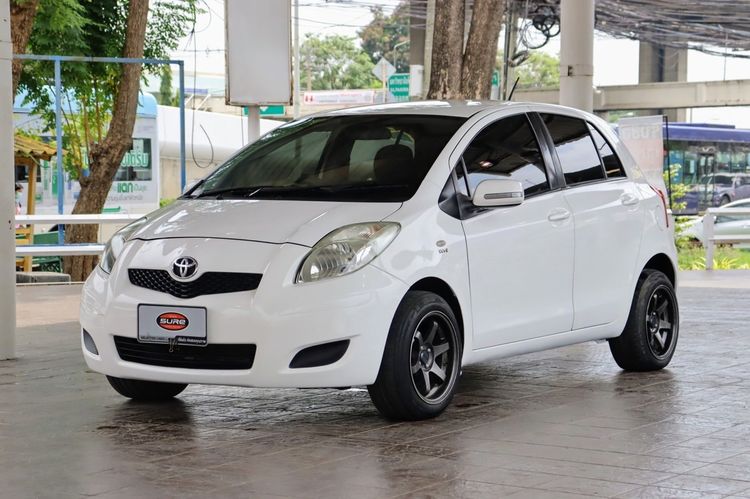 รถ Toyota Yaris 1.5 J สี ขาว