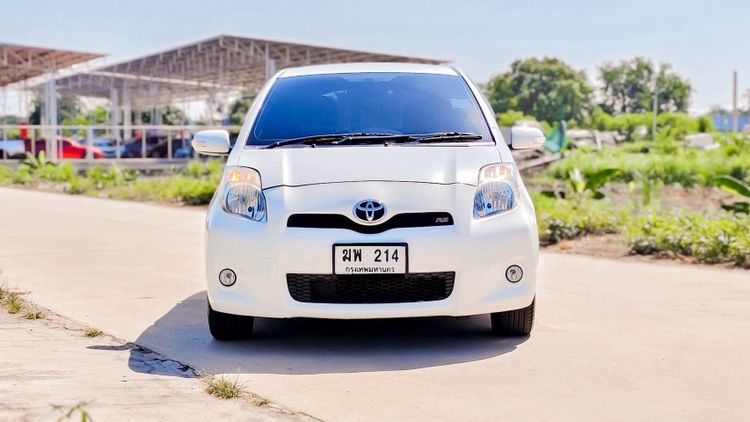 รถ Toyota Yaris 1.5 RS สี ขาว