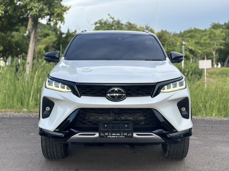 รถ Toyota Fortuner 2.4 LEGENDER 4WD AT สี ขาว