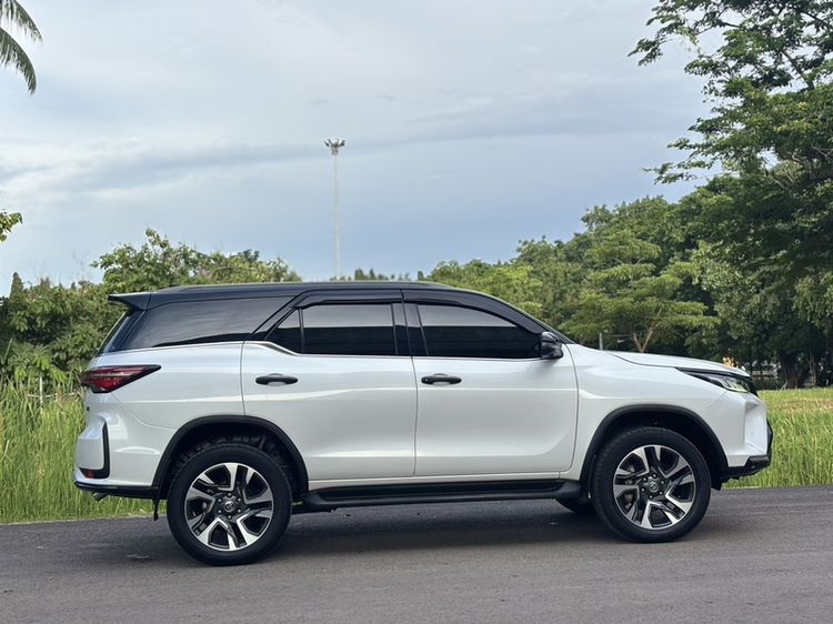Toyota Fortuner 2022 2.4 LEGENDER 4WD AT Utility-car ดีเซล ไม่ติดแก๊ส เกียร์อัตโนมัติ ขาว รูปที่ 4