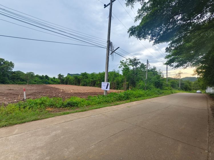 ถูกมาก ที่ดินใกล้แก่งกระจานติดถนนคอนกรีต 390,000 รูปที่ 3