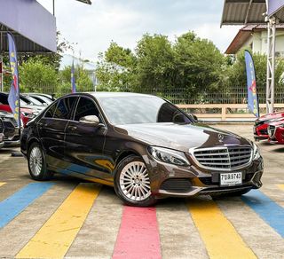 Mercedes-Benz C180 Exclusive (W205) ปี 2014 สีน้ำตาล สวยมากกก เดิมๆทุกชิ้น ไม่เคยเฉี่ยวชน สะอาดเอี่ยมทั้งภายในภายนอก คันนี้ดูแลดีจริง สวยแบบ