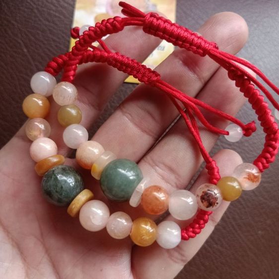 แท้100% กำไลหินหยก หลวงปู่ศิลา สิริจันโท คละสี สายเชือกถักปรับระดับได้ สร้อยข้อมือมงคล เสริมดวง เรียกทรัพย์ พลิกชีวิตมีทั้งด้ายสีแดงและด้ายสีเขียวระบุสีได้ รูปที่ 8