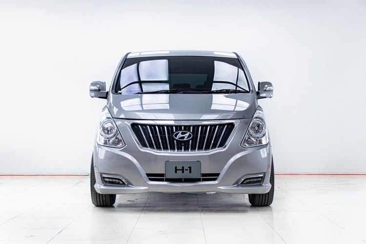 Hyundai H-1  2018 2.5 Deluxe Utility-car ดีเซล ไม่ติดแก๊ส เกียร์อัตโนมัติ เทา รูปที่ 4