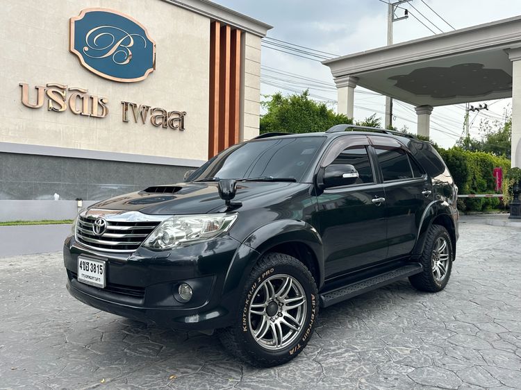 Toyota Fortuner 2012 3.0 V 4WD Utility-car ดีเซล ไม่ติดแก๊ส เกียร์อัตโนมัติ ดำ