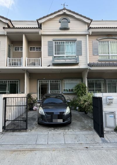 ไม่ใช่ ใเช่าทาวเฮาส์ หมู่ villagio bangna 15000 ต่อเดือน พร้อมย้าย