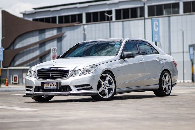 Mercedes-Benz E-Class 2012 E200 CGI Sedan เบนซิน ไม่ติดแก๊ส เกียร์อัตโนมัติ เทา