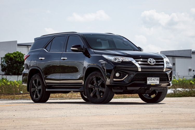 Toyota Fortuner 2017 2.8 TRD Sportivo Utility-car ดีเซล ไม่ติดแก๊ส เกียร์อัตโนมัติ ดำ รูปที่ 3