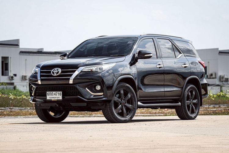 Toyota Fortuner 2017 2.8 TRD Sportivo Utility-car ดีเซล ไม่ติดแก๊ส เกียร์อัตโนมัติ ดำ