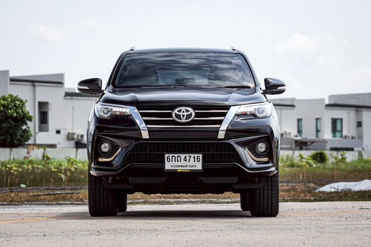 Toyota Fortuner 2017 2.8 TRD Sportivo Utility-car ดีเซล ไม่ติดแก๊ส เกียร์อัตโนมัติ ดำ รูปที่ 2